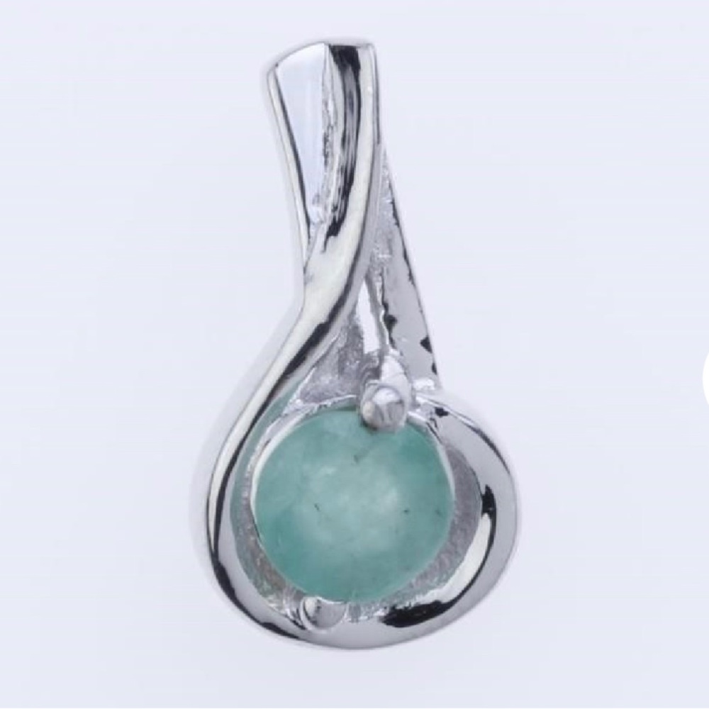 NWOB - 5mm Emerald Sterling Silver Pendant